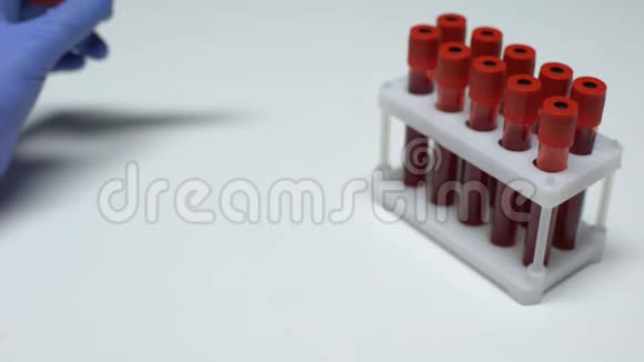 苯检测阳性医生提供血样实验室研究健康检查视频的预览图