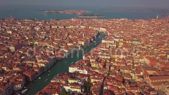 鸟瞰威尼斯圣马可广场日出时拍摄的风景视频意大利威尼斯圣马可广场是视频的预览图