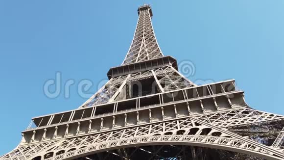 埃菲尔铁塔是巴黎最著名的地标视频的预览图