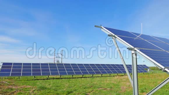 太阳能电池板和农村景观视频的预览图