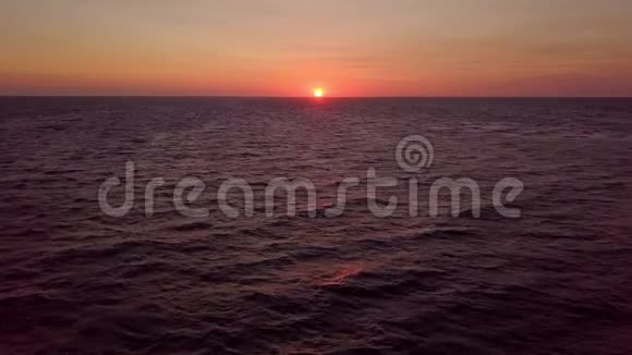 日出在海洋中视频的预览图
