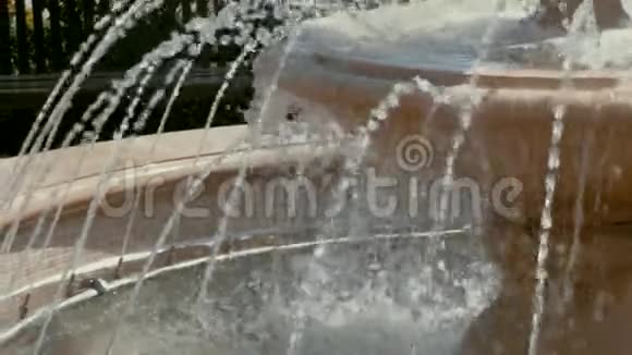 喷泉的缓慢运动视频的预览图