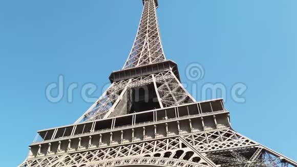 埃菲尔铁塔是巴黎最著名的地标视频的预览图
