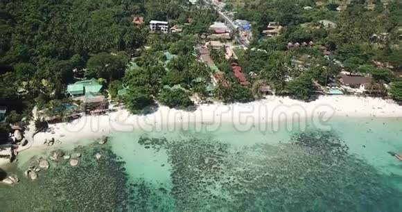 飞在水晶湾海滩之上泰国苏梅岛著名的地方视频的预览图