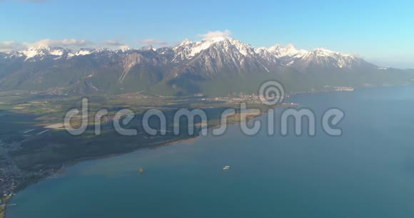 瑞士日内瓦格兰杰特保留湖4k无人驾驶飞机射击视频的预览图