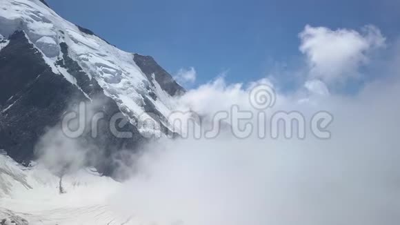 飞越高山山脉的Bionnassay冰川视频的预览图