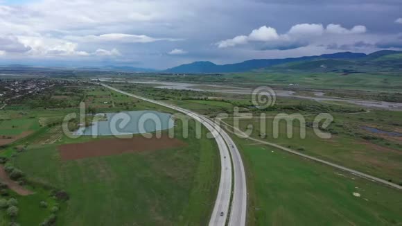 乔治亚州山谷的高速公路空中俯瞰视频的预览图