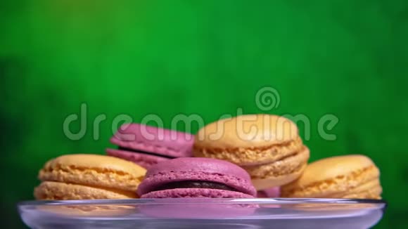 法国马卡龙甜饼干旋转特写视频的预览图