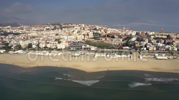 盖塔和塞拉波海滩的空中射击意大利视频的预览图