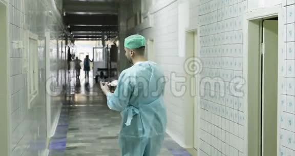 4老霍尔在医院视频的预览图