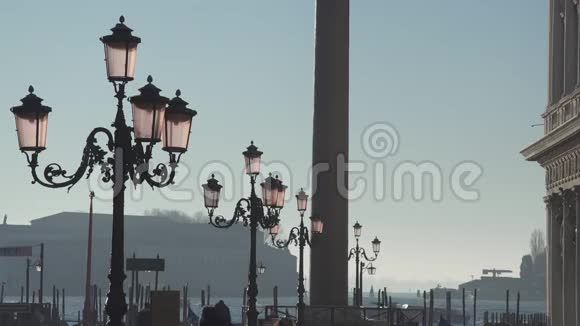威尼斯圣马可广场的路灯视频的预览图