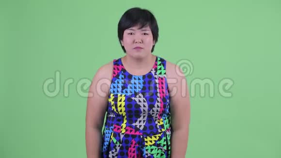 年轻体重超标的亚洲女人得了坏消息视频的预览图