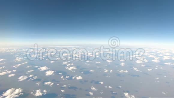 白云在澳大利亚以外的红土上投下阴影视频的预览图