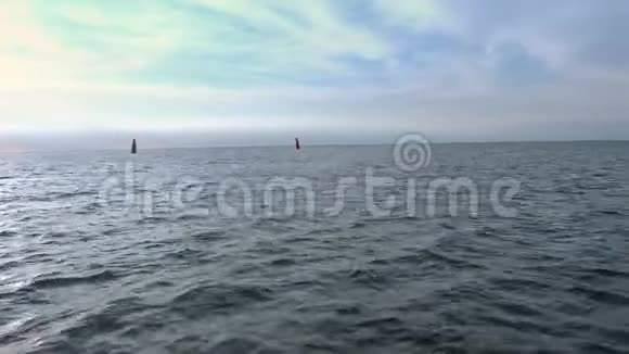 从摩托艇到大海的景色视频的预览图