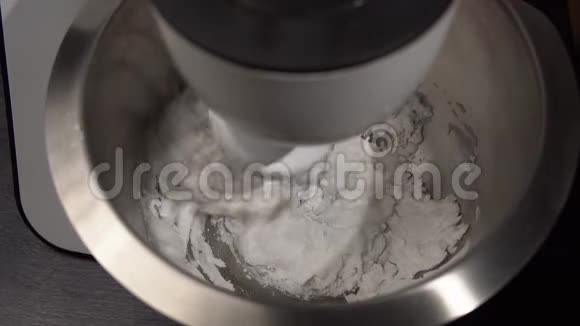 家用食品加工机混合白奶油视频的预览图