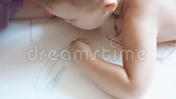 孩子画一个涂鸦视频的预览图
