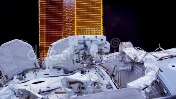 太空宇航员国际空间站的工作视频的预览图