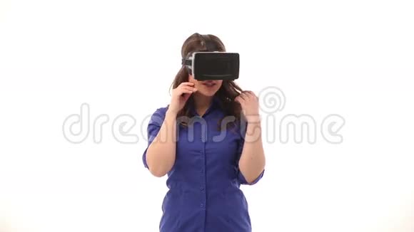 有VR的Flating女人视频的预览图