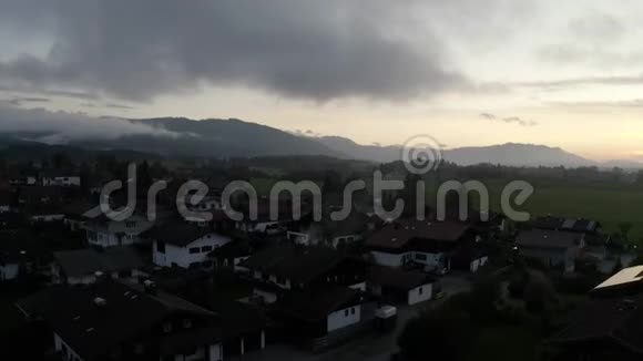 空中阿尔彭沃兰景观与山脉阿尔卑斯山在后面巴伐利亚视频的预览图