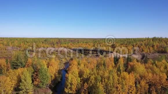 西伯利亚北部的老铁路视频的预览图