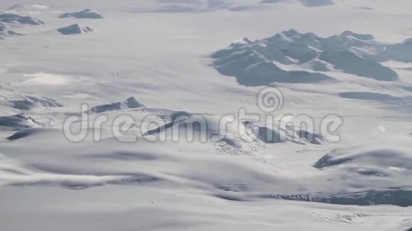 冰川的空中景观暴风雪视频的预览图