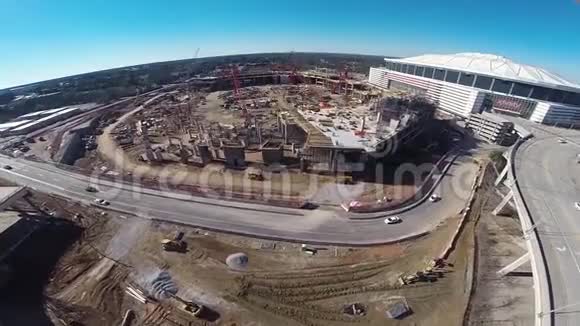 新体育场的早期建设视频的预览图