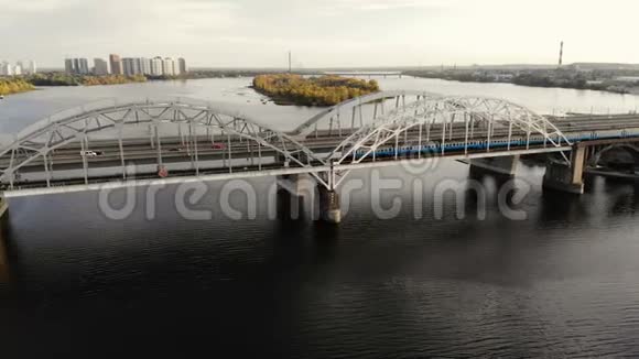 航空城桥火车河视频的预览图