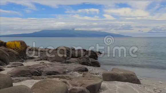 伊图鲁普岛黑色的岩石视频的预览图
