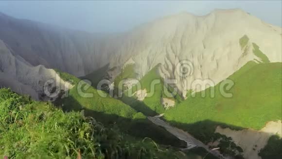 白色岩石伊图鲁普岛视频的预览图