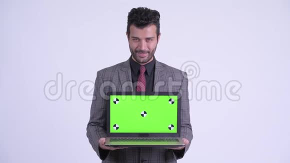 一位留着胡子的波斯商人在展示笔记本电脑时思考视频的预览图