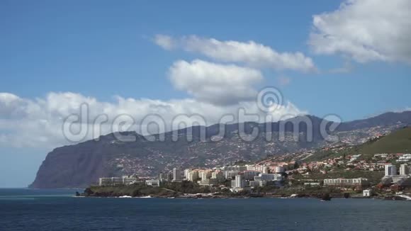 从葡萄牙马德拉的Funchal市的海洋中观看视频的预览图