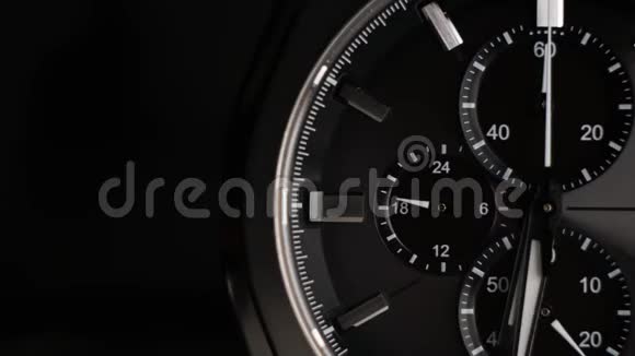 腕表时间间隔关闭在黑色背景白色时钟视频的预览图