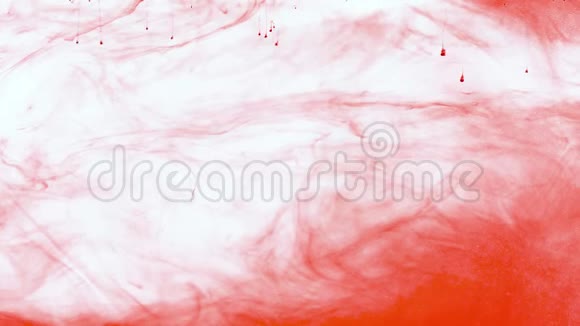 在抽象的阴霾中落下的红色油漆视频的预览图