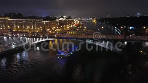 飞过一座夜城桥视频的预览图