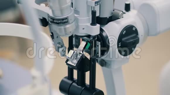 医院的眼科机器视频的预览图