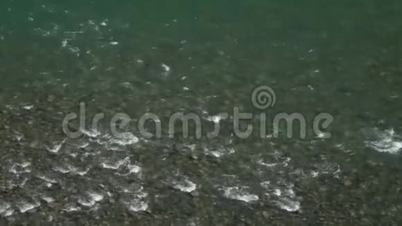 石下山河水流视频的预览图