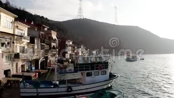 伊斯坦布尔博斯普鲁斯渔村鸟瞰图视频的预览图