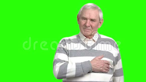 老人心脏病发作视频的预览图