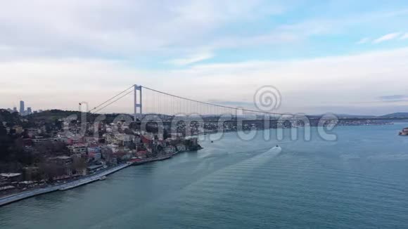 伊斯坦布尔博斯普鲁斯接近大桥空中景观视频的预览图