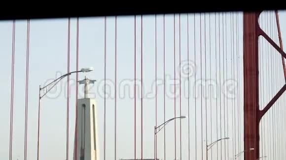 吊桥对城市的电缆视频的预览图