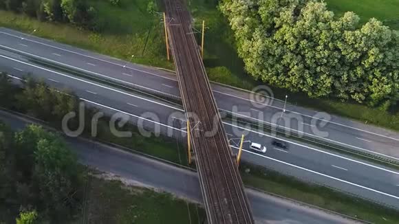 桥梁交通铁路交叉口空中垂直钻孔视频的预览图