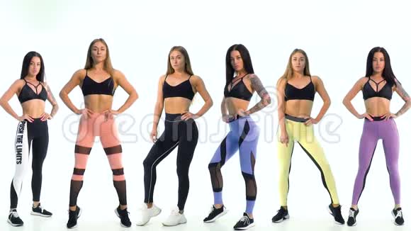 两个不同颜色的瑜伽裤运动模特视频的预览图