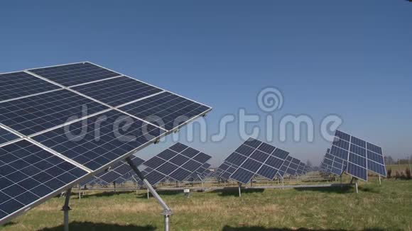 可再生能源发电太阳能电池板视频的预览图