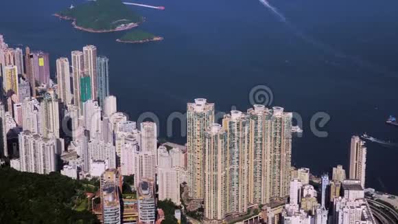 镜头掠过香港海底的摩天大楼视频的预览图
