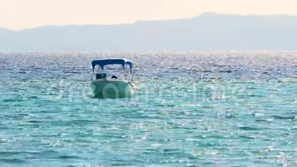 希腊NeosMarmarasHalkidiki地区的一艘旅游船视频的预览图