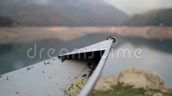 渔船湖景的鼻子视频的预览图