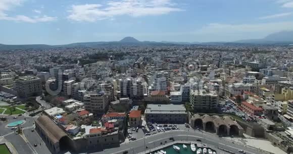 鸟瞰著名的威尼斯库尔斯堡在赫拉克利昂克里特希腊视频的预览图