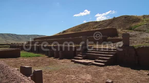 玻利维亚拉巴斯蒂瓦纳库遗址的楼梯视频的预览图