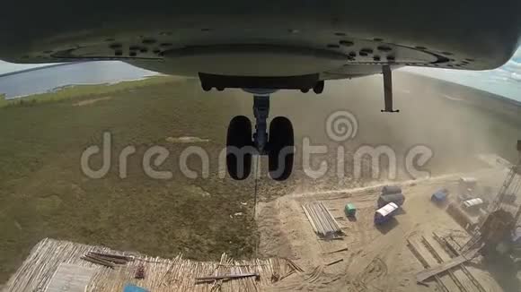 米26带着锯木厂的负载飞离地面视频的预览图