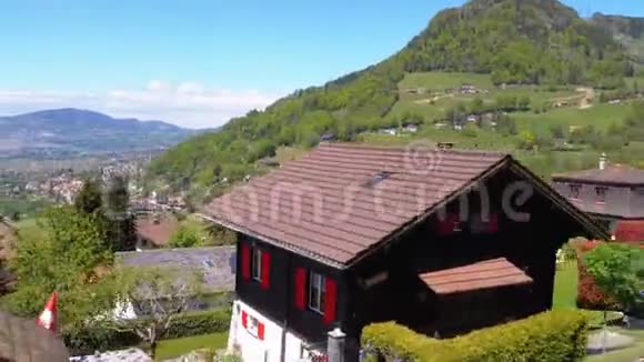 从日内瓦湖瑞士之家和蒙特勒阿尔山火车窗口观看视频的预览图